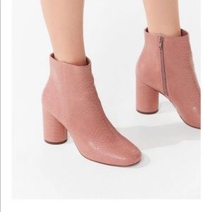 Faux Snakeskin Ankle Boot Urban Outfitters Size 9